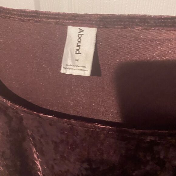 Abound long sleeve velvet crop top in mauve NWOT size m - Picture 2 of 3